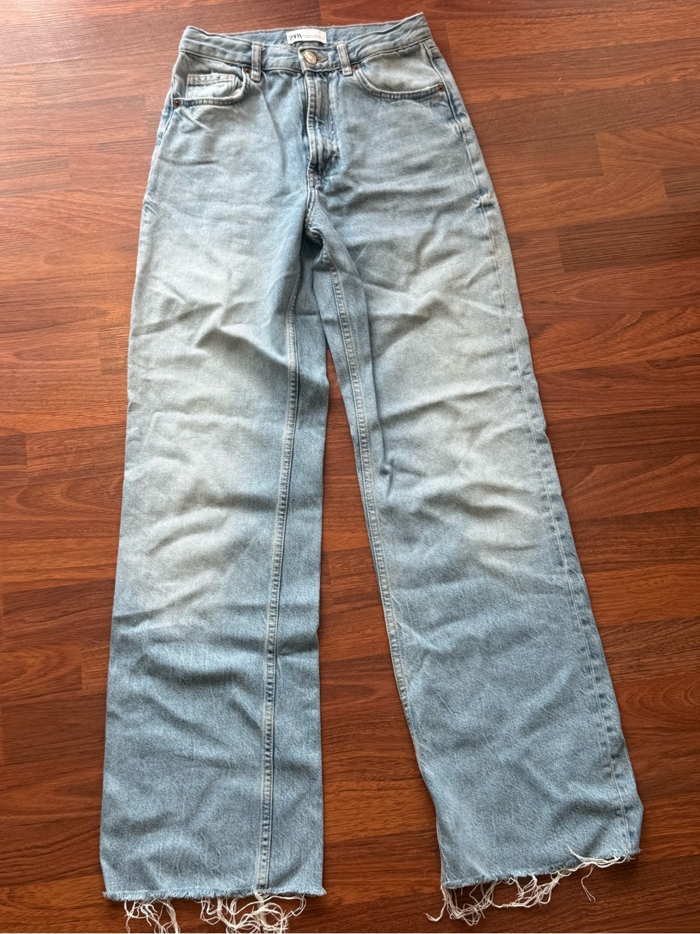 High-Waisted Full Length Jeans
- Zara